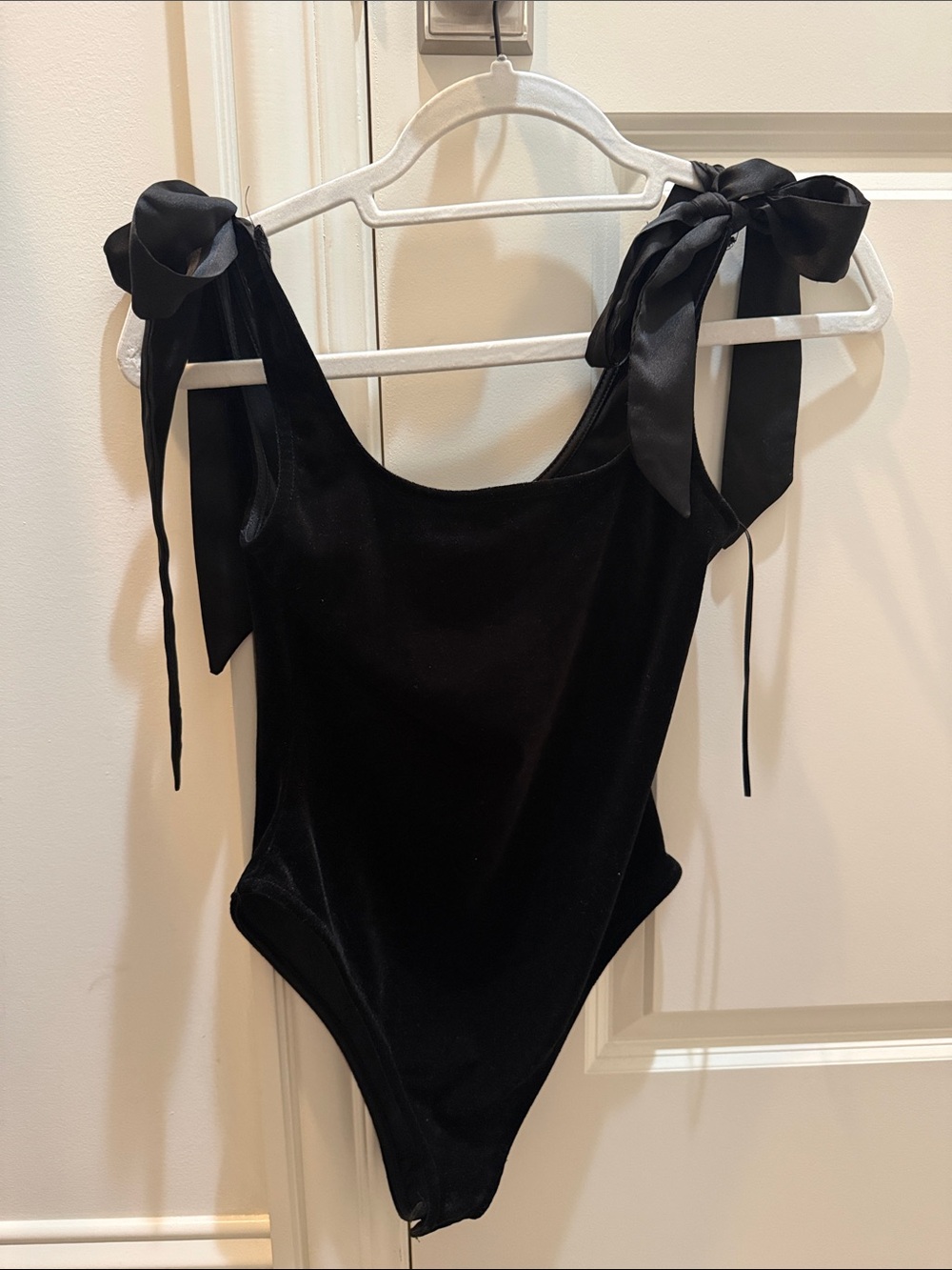 Black Tie-Shoulder Velvet Bodysuit